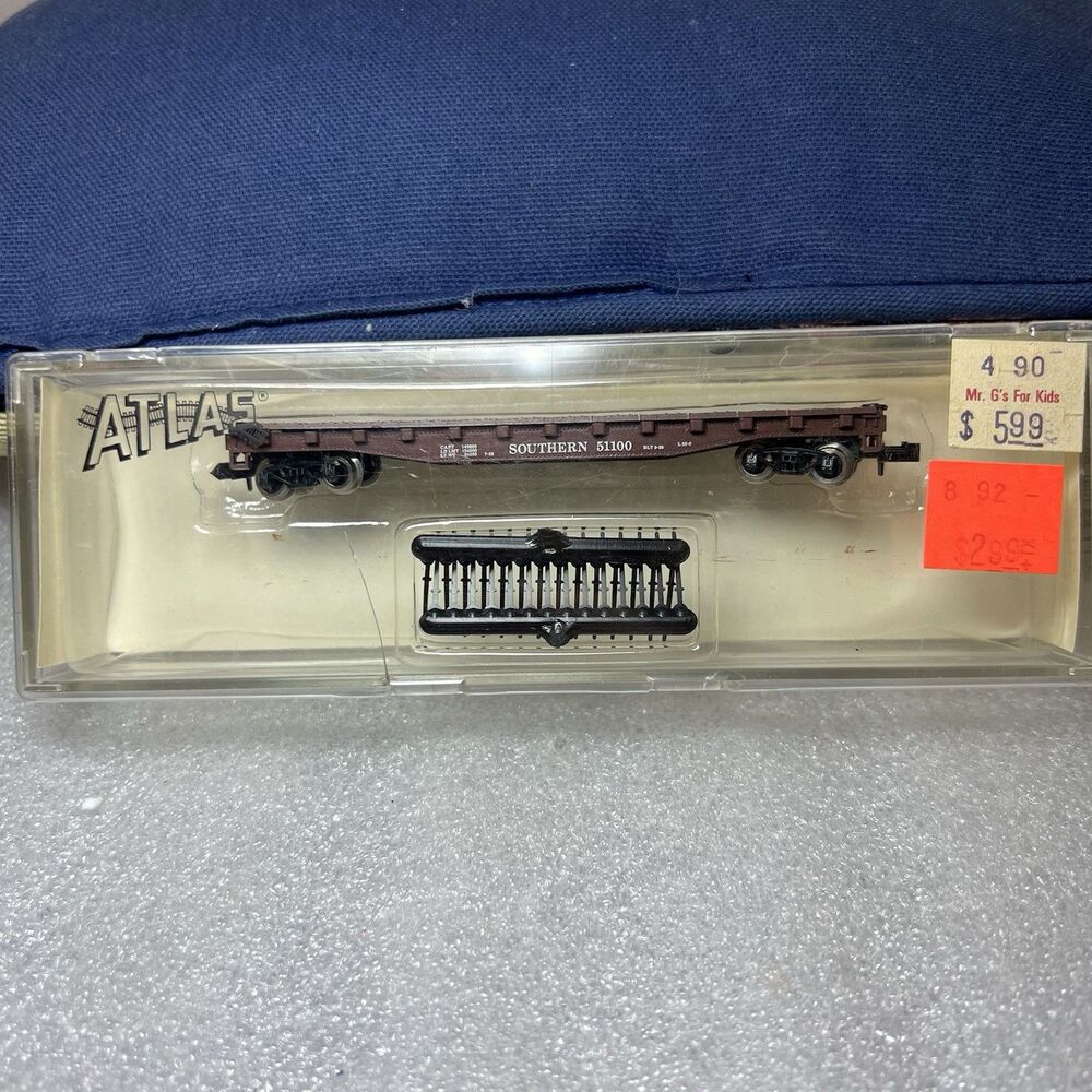 Atlas N Gauge Flat Car with Stakes Southern 3811 Brown Plastic NEW